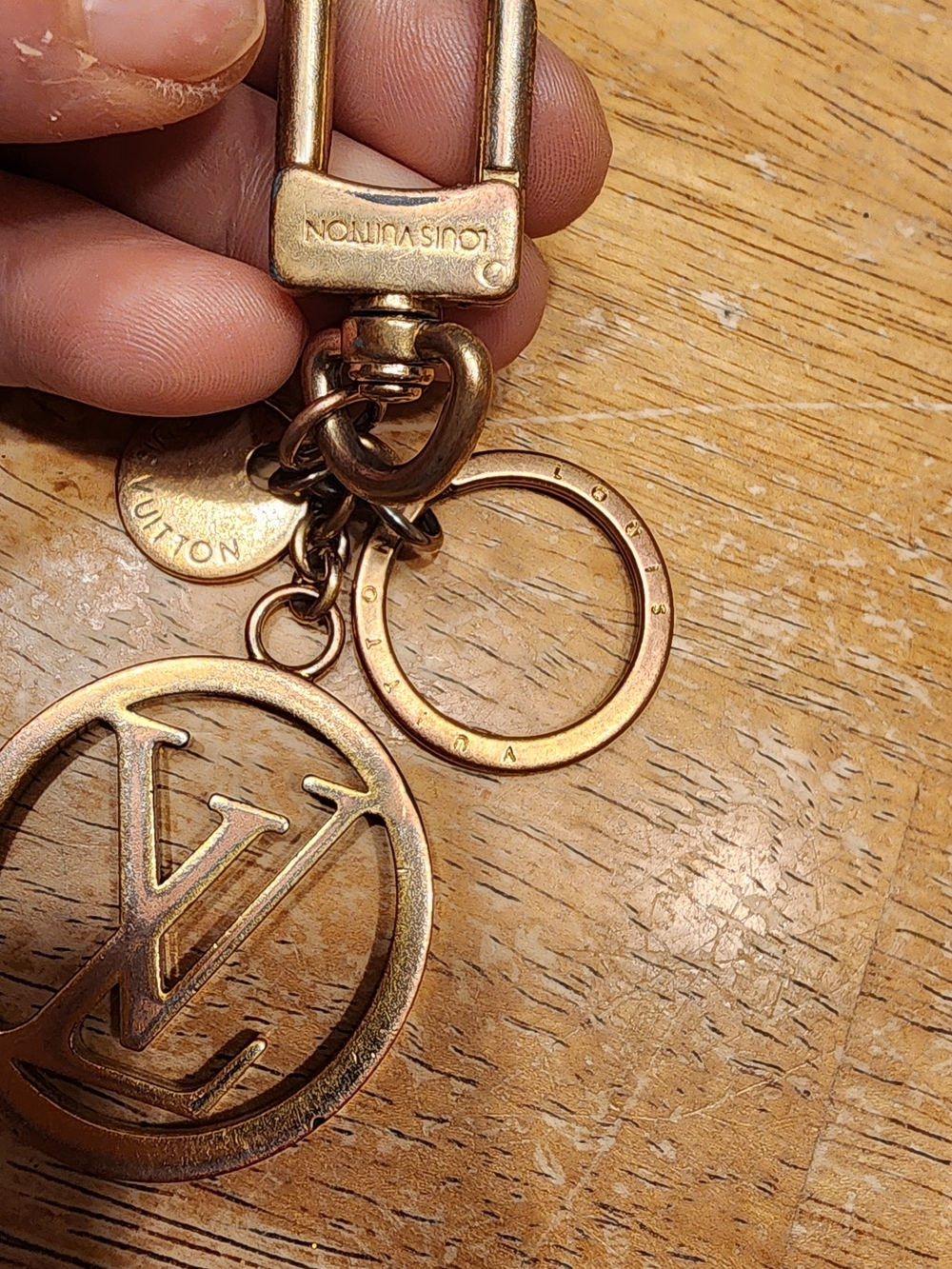 Louis Vuitton LV Circle Charm and Key Holder - Picture 3 of 12